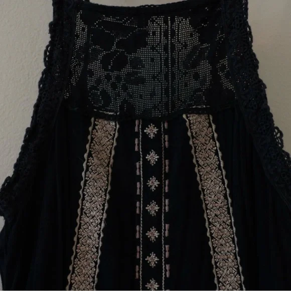 Black dress - Picture 4 of 8